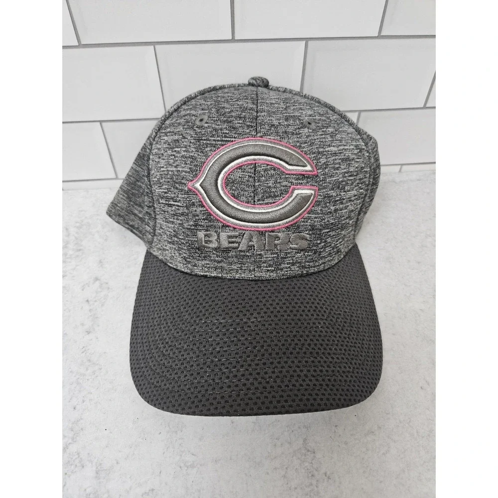 Chicago Bears New Era 39THIRTY Crucial Catch Hat Cap Pink Gray M/ L Stretch